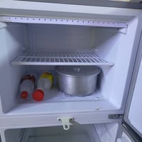 ثلاجه رصاصيه  ماركة شنون بعدهي وضع الشركه يعني ماطور بلادي كبس شركه وه...