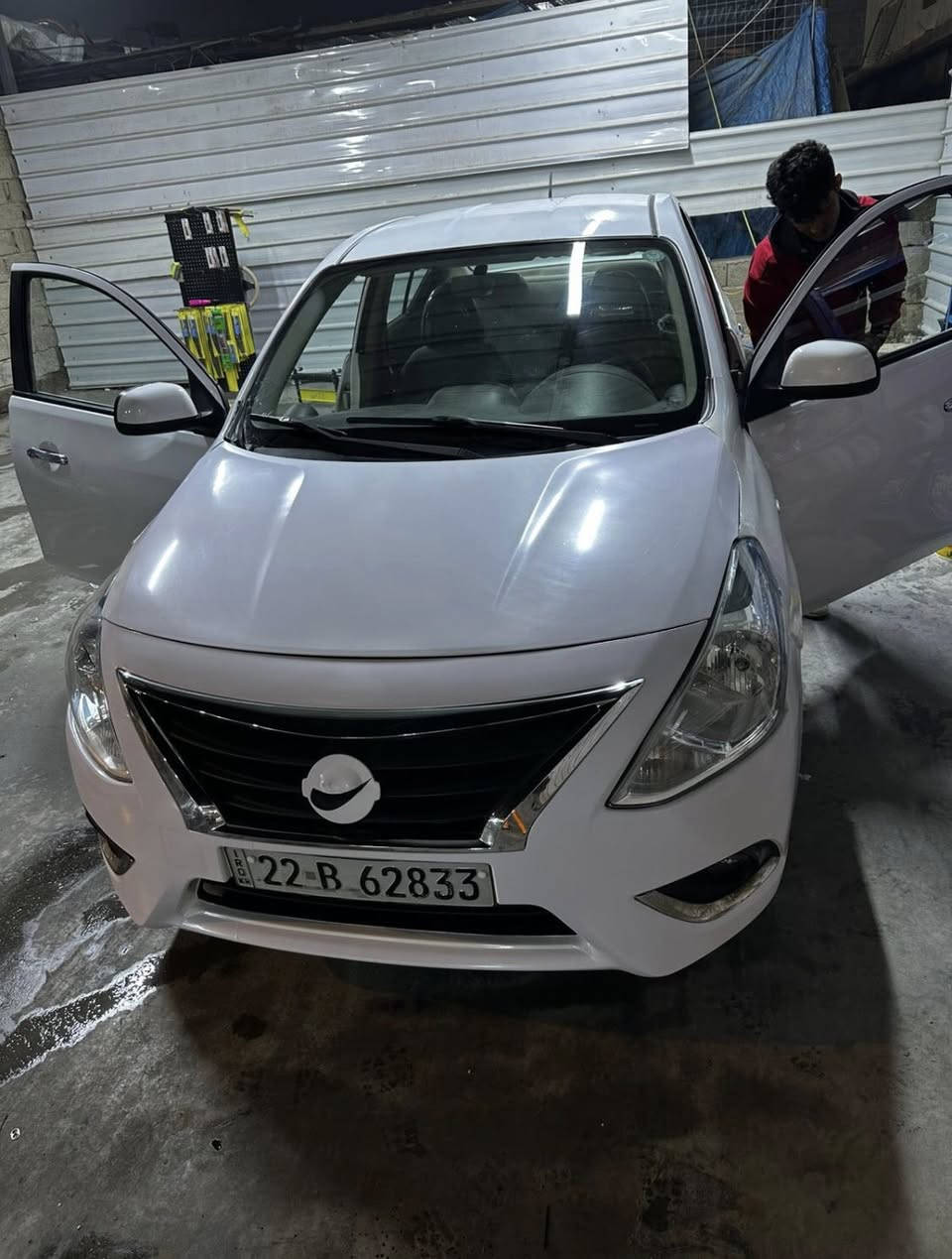 سلام عليكم للبيع نيسان سني موديل ٢٠٢٠ بسمي تحويل ثاني يوم رقم شمالي جديد السيارة كير مكفول محرك مكفول كفالة عامة صدر جديد باتري جديد تايرات جديد السيارة مال بيت ماشية ١٣٠ الف بيها صبغ قطعتين وبيها شخط بل جاملغ خلفي فقط الباقي كفالة عامة السعر ٩٨ ورقة وبيها مجال رقم الهاتف *********** مكان السيارة بغداد سلمان باك بشرط السونار
