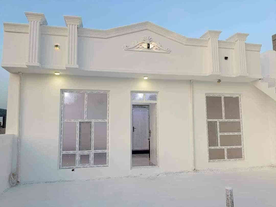 #عرض_مميز_جداً_وبسعر_مناسب .

يوجد دار للبيع في الرمادي شارع 40 قرب افران الصباح ، 

يبعد عن الشارع الرئيسي 150 م.

المساحة الكلية 205 م.

طابو زراعي سند 25 فسفوري تحويل مباشر .

يحتوي الدار على غرف نوم عدد 2 وصالة واستقبال ومطبخ وصحيات داخلية وخارجية و كراج و في طابق الثاني صالة كبيرة مع صحيات  ....

بناء حجر.
نظام بوستر ماء ...
نظام بوستر خارجي غاز .
نظام كامرات...

ابواب تركي ...
شبابيك المنيوم...
ابواب خشب تركي ...

الأرضية بورسلين ...

بناء حديث سنة 2024 .

#سعر 150 مليون وقابل للتفاوض.

للمزيد من التفاصيل 
يمكنكم زيارة مكتبناا مكتب العين العقار ع شارع 40 مدخل الصوفيه الثانية 

او الاتصال على الارقام 

***********

***********

***********
