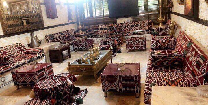 شايفين احلى من هل بيت؟
بيت في الكرادة للبيع 🌹
الموقع / كرادة شارع 62❤️

مساحه ٣٧٥ واجها ١٤ متر  ثلاث طوابق  ٣ صالات  وا ٨غرف نوم  ومسبح 
البيت كامل ومتكامل ناقصه بس تجي وتعيش حياة غير وباجواء غير❤️🌹
للتواصل والاستفسار :
***********
