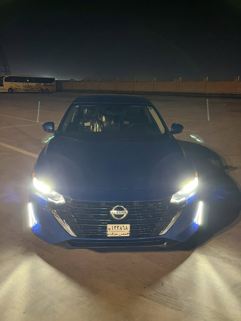 السلام عليكم ˛ يا الله
للبيع نيسان سنترا موديل 2024 وارد امريكي
العداد 50km بعدها زيرو السيارة 
رقم الشاصي 3N1AB8CV9RY298963

المواصفات: 
فئة SV لون ازرق جويتي المميز
بصمة تشغيل ،ودخول ذكي بصمة ابواب . 
رادار امامي وخلفي وجوانب. 
كاميرا خلفية دوار . 
حساسات. 
نقطة عمياء. 
مانع انزلاق. 
فول تحكم استيرن. 
نظام ECO. Sport. Normal
نظام توقف ذاتي . 
لايت led
شاشة تدعم carplay 
تحديد مسار
مثبت سرعة
محرك 2000cc
حساسات ضغط الهواء
ومواصفات اخرى كثيرة. 

جميع إرباكات السيارة سليمة وبلادية. 
شاصي السيارة سليم 100%100 شرط الفحص. 

السيارة اني مستوردها ومصلحها بيدي تعتبر كلين تايتل فقط دعامية امامية شادلها بلادية مو تجاري

سيارة عَنْ تجربة شخصية بيها سلاسة بالقيادة وثبات بالشارع وصرفية بانزين ابدًا مابيها وبانزين عـاديّ بدون ﺎَيّ دوانز 

مبدل هايدروليك الكير ودهن المحرك من شركة امزويل وتايرات جدد

السيارة فحص مؤقت تترقم بغداد

للاستفسار عن السيارة الاتصال على الرقم او مراسلة عن طريق الواتساب 
***********
