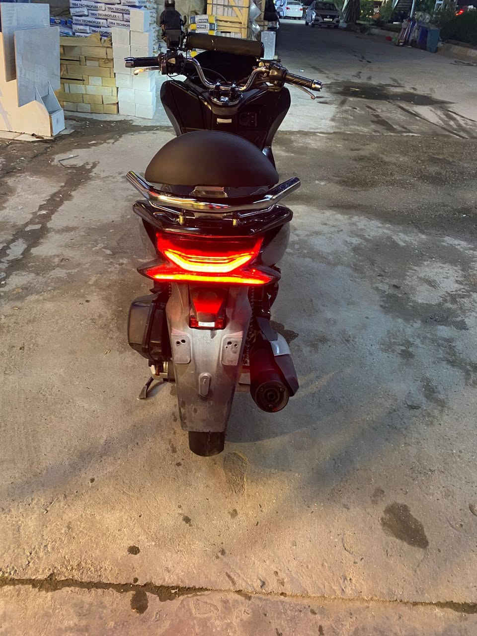 السلام عليكم بي سي اكس جيل الثالث وارد كوري محرك 125cدراجة كفالة عامة اي نقص ما بيهة  محرك نعومة فول كفرات كلش حلوة شلعة معدل فول كهربائيات كلة شغال محرك ما مدود علية سبانة دبلات جدد ماشة 19 الف السعر 14$بيهة مجال العنوان بغداد جكوك مقابل البانزيخانة ***********
