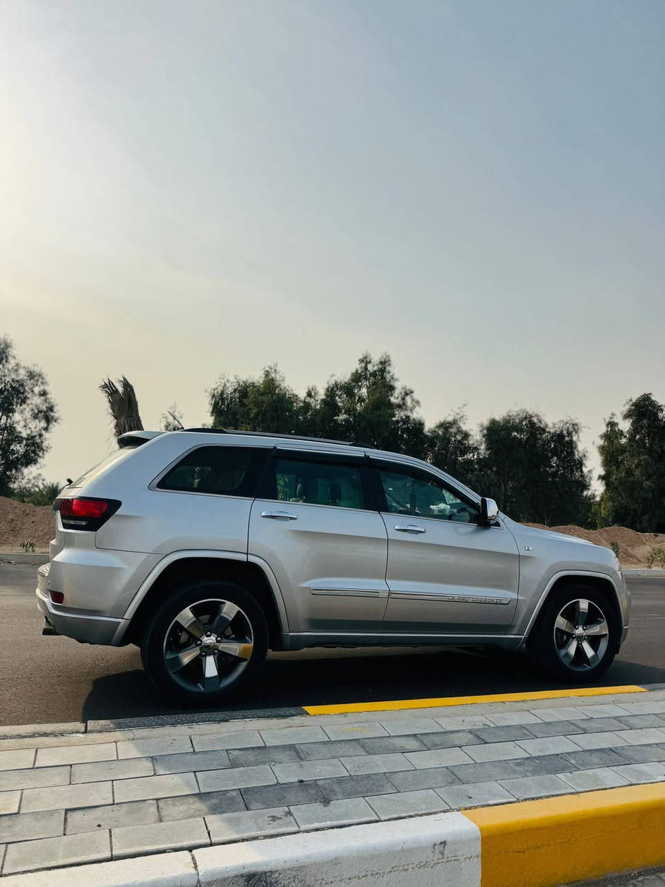 جيب موديل 2013 اعلى فئة

خليجي كفايه عامه

كير مكينة كفالة ممفتوح

اللون /سلفري

المواصفات :———

بانورما فول

رادار جانبي / يمين & يسار 

كشنات تدفئة

شفتات استيرن 

بريك اوتو 

كشنات جلد & شاموه
 فول & تدفئة ستيرن

نظام البانزين / Eco & Sport

بصمة تشغيل عن بعد

شاشة كبيرة متحركة 

مداخل / AUX & USP

المحرك / 3600 

الصندق كهربائي 

حساس خلفي 

مكان سيارة كربلاء 

 الاستفسار ‭***********
