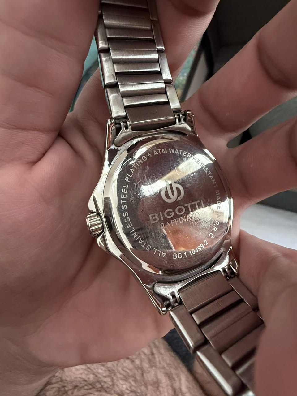 السلام عليكم ورحمه الله وبركاته 
ساعه بيغوتي 
ماركه إيطاليه 
مكينه يابانيه اصلي 
طلا ثابت ظد الماء بعمق اكثر من 100 متر 
وزن 185غرام 
بكجها كامل 
الساعه ماخوذ منها فقط حلقتين 
غير مستعمله 
الساعه فول كوالتي مثل ماموضح كدامكم 
السعر 100 مع التوصيل وبيها مجال للشراي 
أتواجد خاص + واتساب ***********
يوجد توصيل كافه محافظات العراق ❤️
