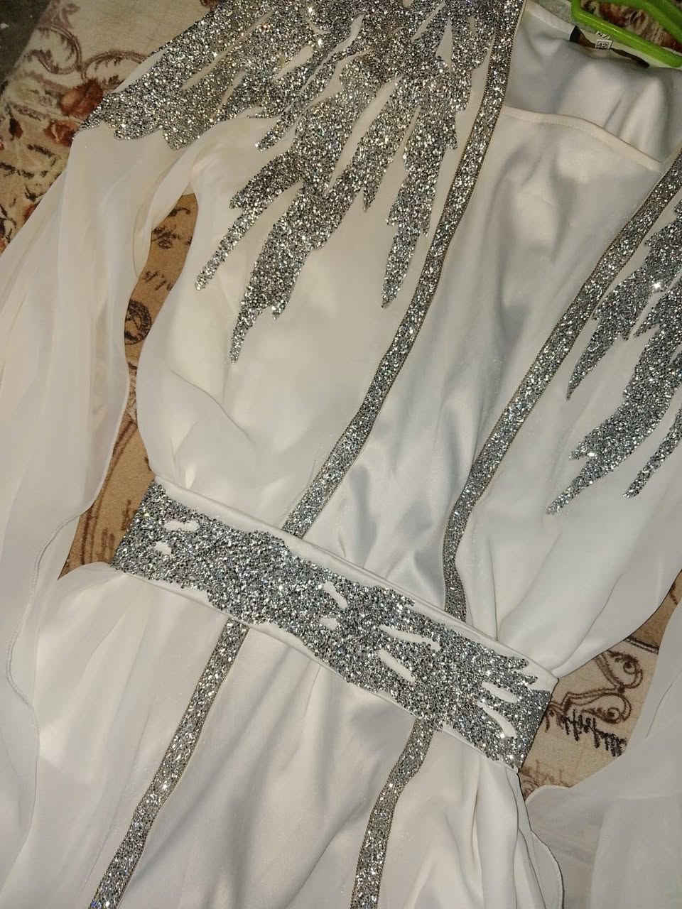 السلام عليكم قفطان للبيع سعر 50الف بي مجال بسيط الي حاب رقم الجهاز
***********
الي يحب  خاص
