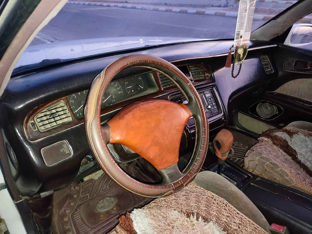 بطه للبيع فقط سعر 53 وبيه مجال موديل 93 بيه ضربه خفيفه بجاملغ الخلفي الايمن مكينه 2500 حداديه جديده تايرات جدد مكفولة اصوليات كافه العنوان واسط /قضاء الحي هاتف ***********
