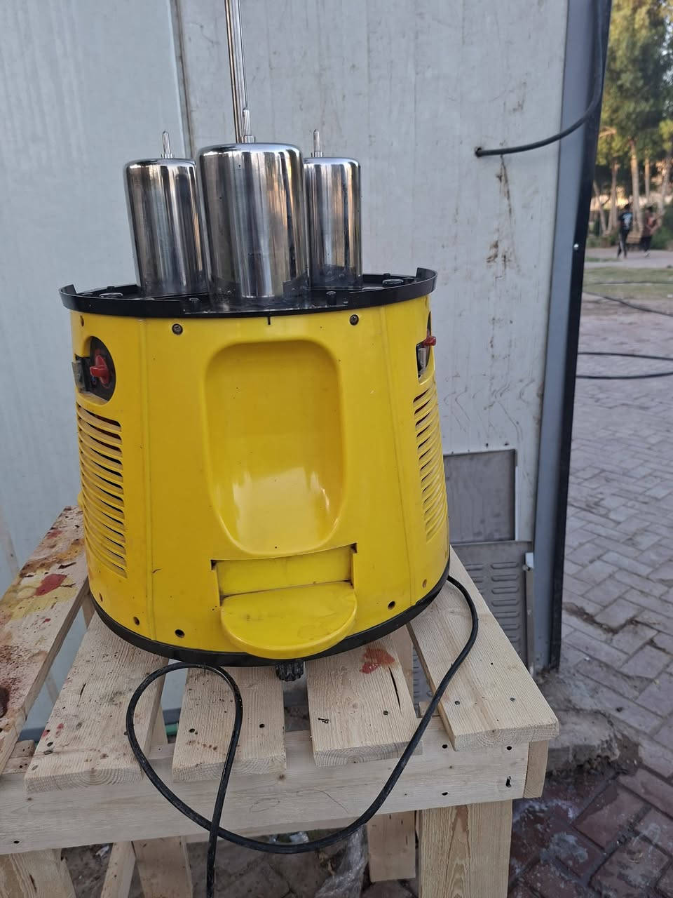 براد ثلاث أحواض كل حوض ١٥ لتر للعصير تركي شرط الشغل


**إذا كنت صاحب هذا الإعلان وتريد حذفه لأي سبب، رجاءا أرسل رسالة إلى الدعم الفني**