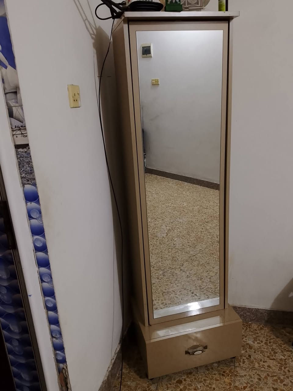 سلام عليكم غرفة تركيه للبيع تزكام مستخدمه شي قليل مكاني بغداد للاستفسار ***********
