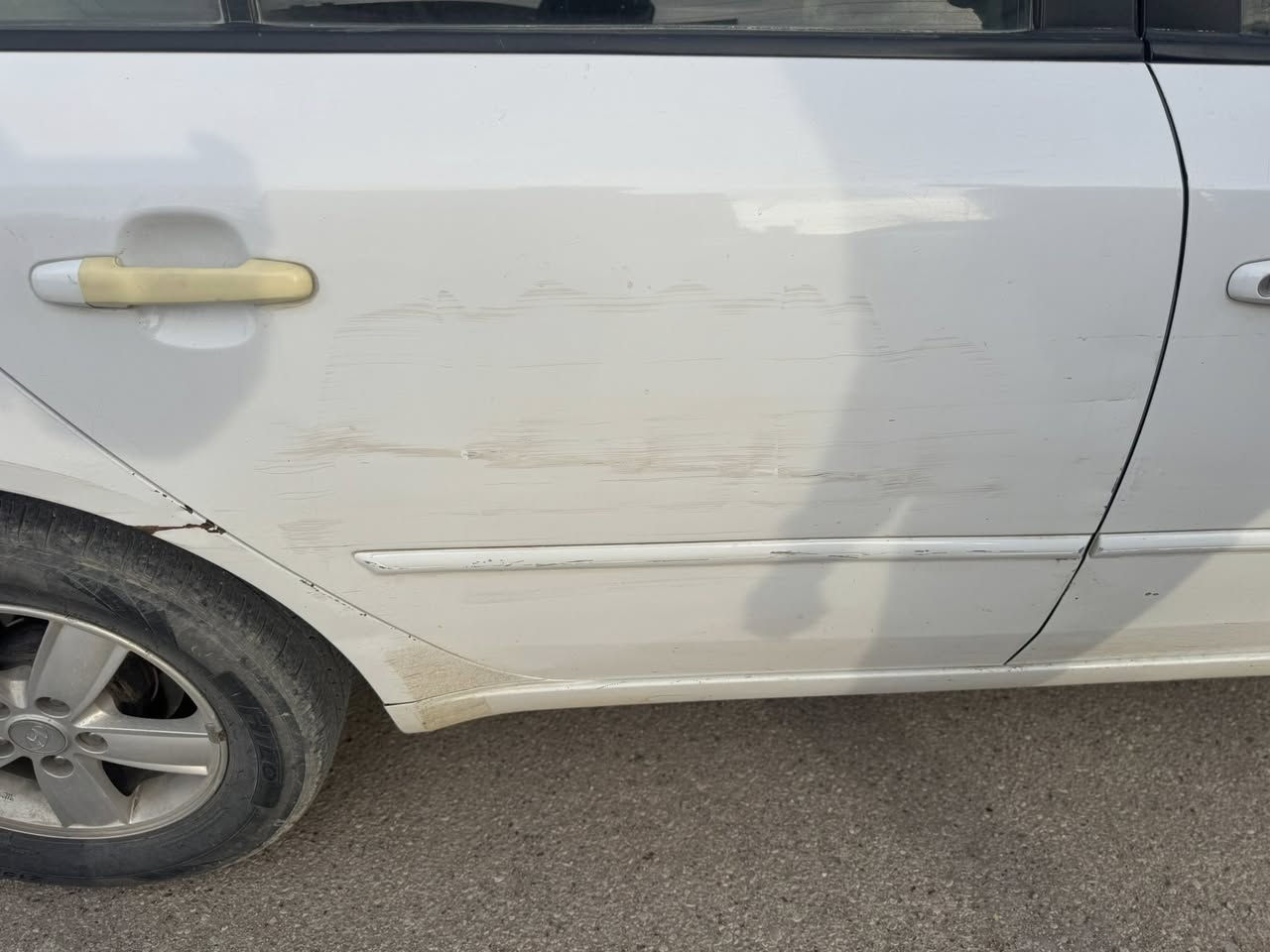 سوناتا ٢٠٠٩محرك ٢٠٠٠ خليجي كلين تايتل، بيها حادث في الباب الخلفي للراكب ومبدل.
أبيع صبغ عام، مكفولة من الكلبة والجراد مبدل محرك جديد وتفرعات جديدة عليها أدامة كاملة.
 المكان ديالى المقدادية 
السعر ٩٥ وبيها مجال بسيط.
للإستفسار واتس: ***********
