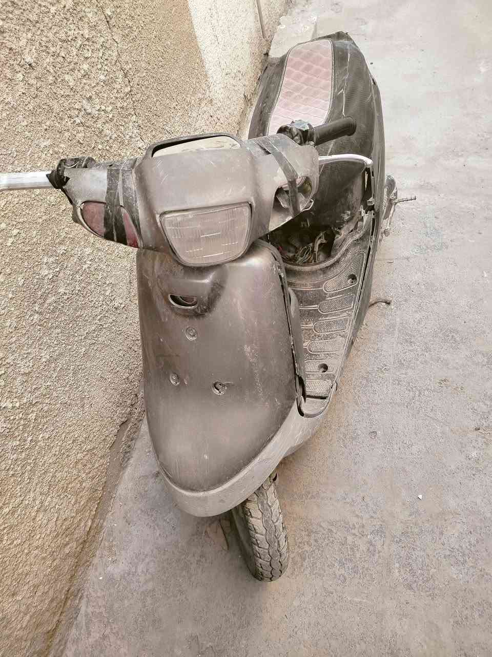 السلام عليكم حبايب دراجه 60 كفراتها موجوده وشامرها ما ما مستخدمها السعر 70 وبيها مجال مستعجل على بيعتها ***********
