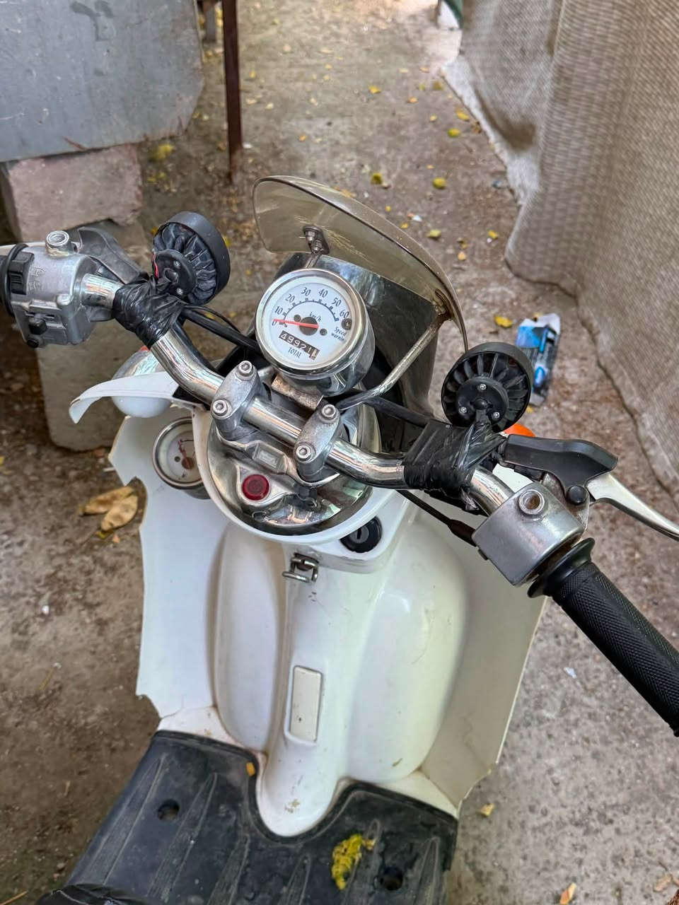 عندي عبدحليم البيع سعر 250بي مجال قليل  شراي اتصال ***********مكانها كركوك  الدراجة جاهزه مابيها اي نقص

