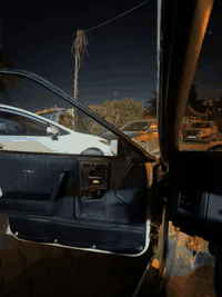 السلام عليكم شباب 
حبايب سلبرتي 89 للبيع 
السياره مصبوغه عام اني هيج اخذته 
رقم بغداد نكليزي هزه جديده
مكاني بغداد الاعظميه شارع الضباط 
***********
السعر 25 ورقه
