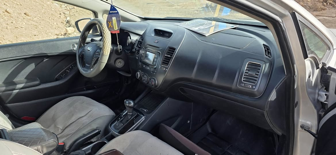 فورتي 17 وارد امريكي
رقم بغداد
لون سلفر 
محرك 2000 دوش 
مثبت سرعة 
مانع انزلاق 
Abs 
شاشة 
كاميرا خلفية 
حادثها من امريكا جاملغ وباب 
وبالعراق بيها قطعتين بيهن دحجات عدلتهن وصبغتهن باب خلفي وجاملغ وسونارها موجود وي الصور 
السعر 110 وبي مجال قليل 
للتواصل ***********
