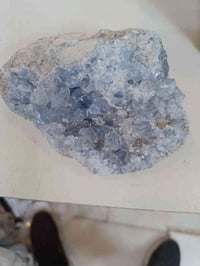 حجر ماعرف شنو شكله و لونه  كلش حلو الي يعرف شنو و سعر يكول و اليريده ي...