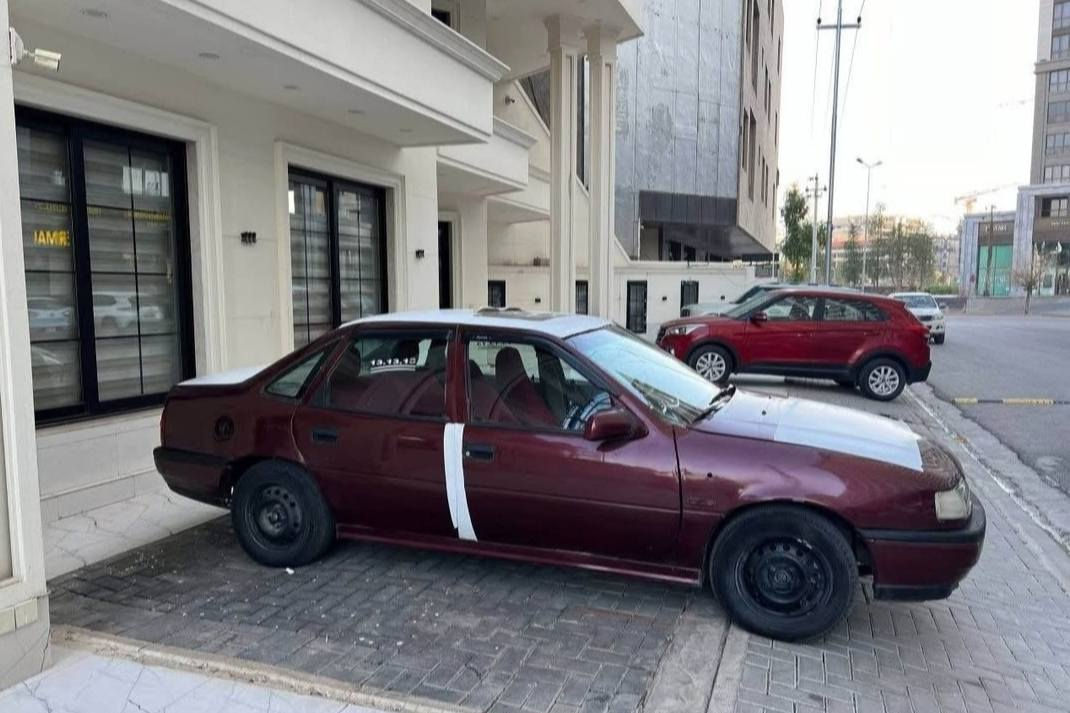 ؤپل فيكترا ئارم پلاستيك به شه رتي ئارموو ئه وليات گيروو مه كينه ي به شه رتي 10 فيته ر براوه وه رگه راو به شه رت ليدراوي قورسي نيه ته قه و ره قه و كاره باي به شه رت چوار تايه نوي بؤ به ستراوه...شوين هه ولير .. نرخي 15وه ره قه و مجال.***********...*********** أربيل, العراق
