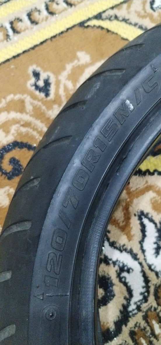 تاير امامي اصلي TMAX نضيف لووك برجستوون 7طبقات سعرر 100  وسبايدر جهه اليمنة مال 11السعرر ٣٥ مكاني بغداد الشعلة للاستفسار ***********
