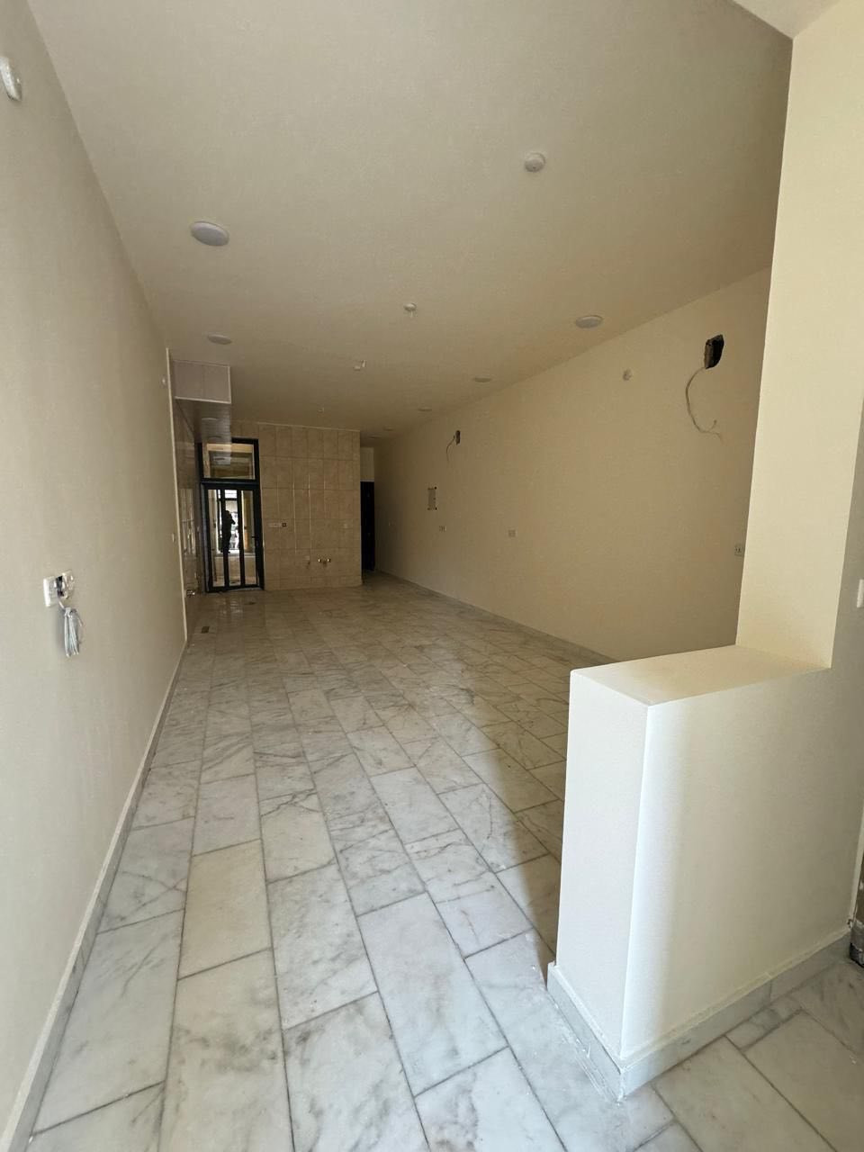 💎 للإيجار في السيدية 💎
📢 منشور رقم: ((572))
للإيجار في السيدية
شقة ارضية 
📍 طابق أرضي 
تتكون من:
• غرفة نوم
• صالة
• مطبخ
• خدمات
💰 بدل الإيجار: 600 ألف 

📞 للاستفسار أكثر لاتصال عبر

 الرقم التالي ***********
