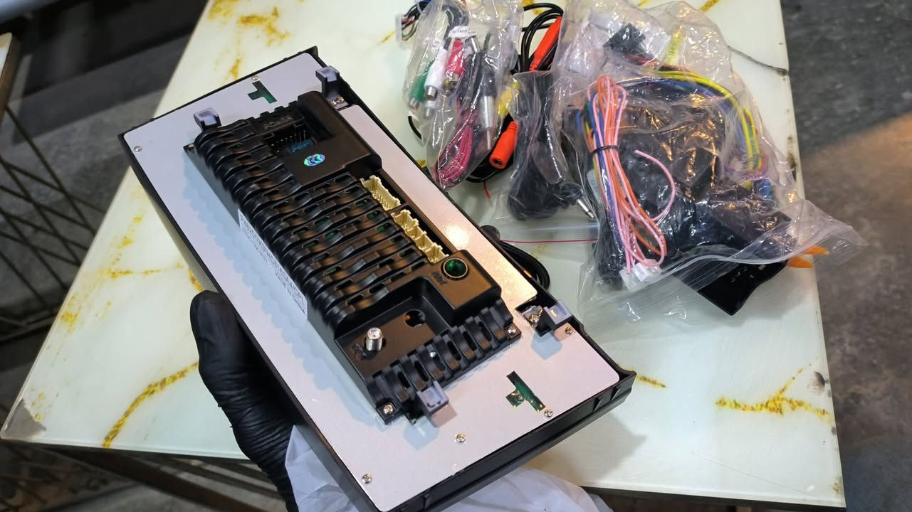 سلام عليكم ..للبيع شاشه اندرويد جديده غير مستخدمه وياه فيش تحويرات كامله ترهم w211 w219 cls
السعر 80الف 
***********
