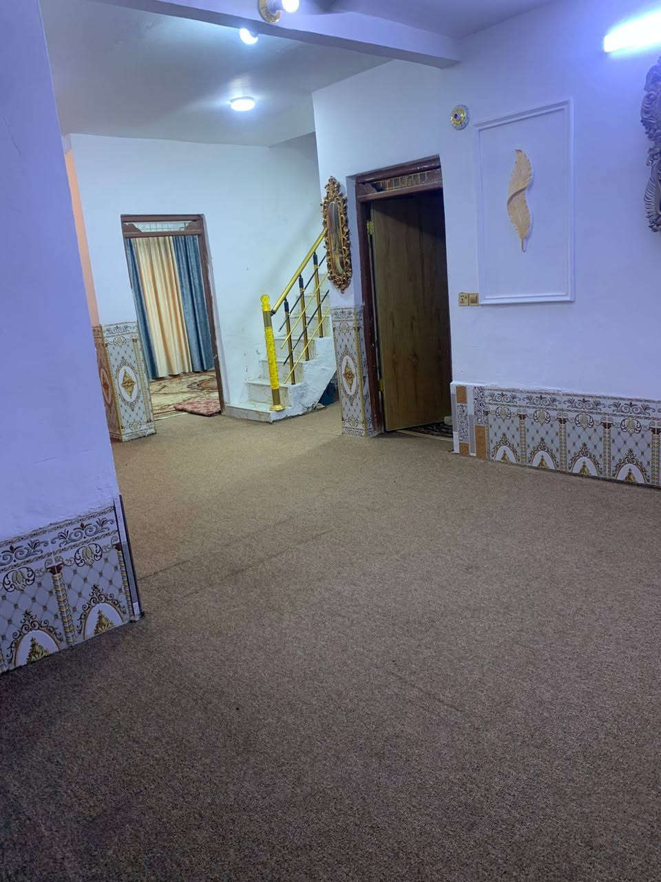 السلام عليكم امكلف بالنشر بيت في حي العسكري شارع معهد الأوائل قرب مولدة البصراوي جنس العقار طابو صرف المساحه ١٥٠ متر شارع ١٠ متر رقم صاحب الدار ***********
