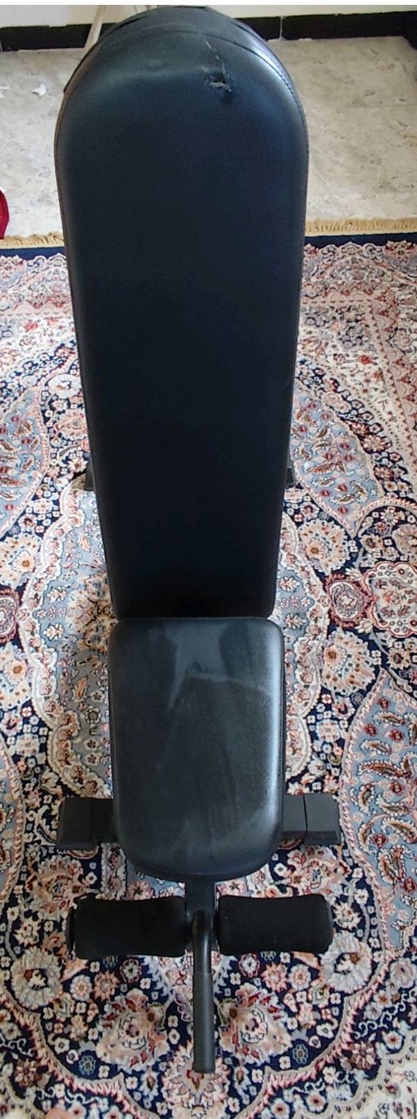 مسطبة تمارين متعددة الاستخدامات، مناسبة جداً للتمارين المنزلية. مصنوعة من مواد متينة وتقدم دعم ممتاز أثناء التمارين. مثالية لتقوية عضلات الجسم المختلفة بأمان وراحة.