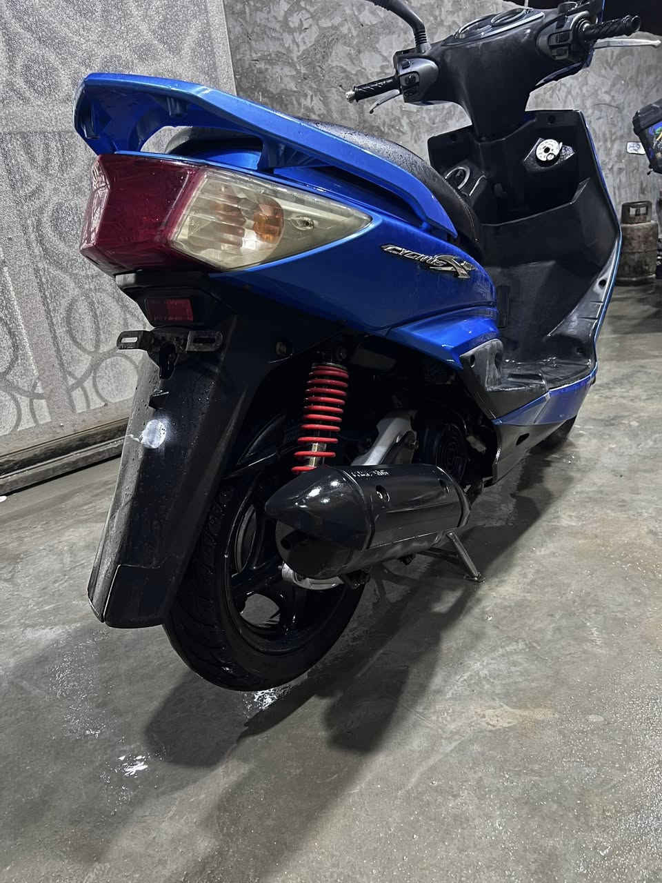 سلام عليكم 🫡 شباب سكنس كابريتر ١٤٠ كفالة عامة من تاير  إلى تاير اي شي ماناقصها السعر ٩٠٠ وبيهة مجال بسيط العنوان تاجي قرب الهزة المرور الهاتف ***********
