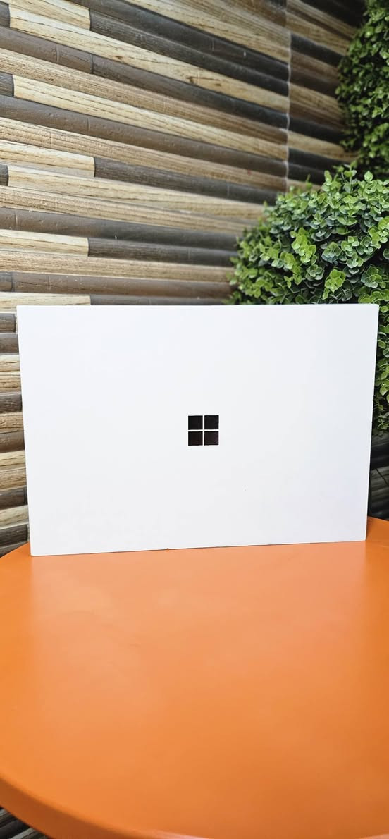 Surface pro 12 عـشاق سيرفـس💎🔥.
ارخص وانسب الاسعار لـSurface بس يمنا😎💰.... 
شوفلي جمال والاهم من الجمال جديد بالكارتون 
مواصفات ممتازة.: 
🔥snapdragon 
✨(Ram) 16سلاسه تامة في تعدد المهام
💎(SSD) 512 سرييع جداا
×اللابتوب جديد غير مفتوح 
* تكدر تاخذ التاب بدون كيبورد وتكدر مع كيبورد 
* البطارية بحالة ممتازة لانه جديد💎
×ضمان 10 ايام 
متحتاج ضمان لان اللابتوب جديد 🙂‍↕️🔥. 
× توصيل لجميع المحافظات العراق ومجاااااني 🤝🏻
لتواصل خاص او على الرقم ***********
