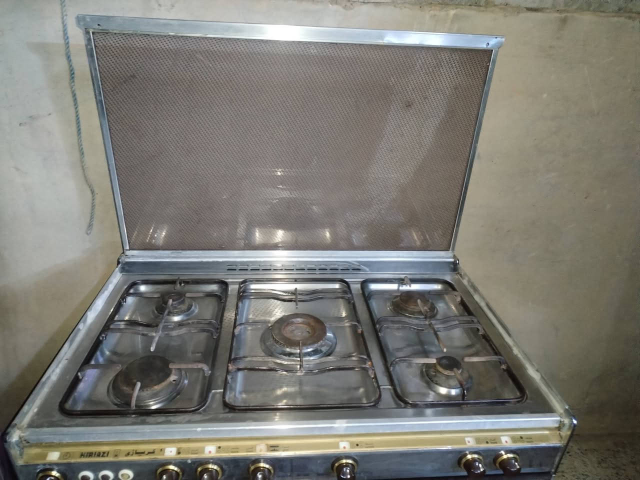 يوجد طباخ مصري للبيع للاستفسار ***********
