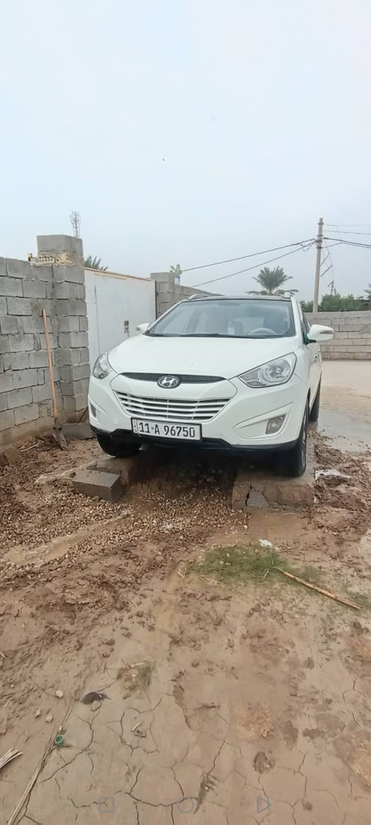 توسان خليجي 2011
مكينه 2000مصبوغه حزام جماليه بدون ضربه رقم بغداد سعر المطلوب 115$
رقم هاتف ***********
