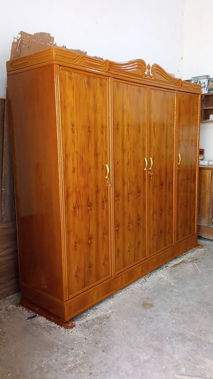 سلام عليكم كنتور 4 باب  نضيف جدا اخو  لجديد مستبدل وجي صاج السعر 210 و بيه مجال نجف مقابل قريه الغدير ***********
