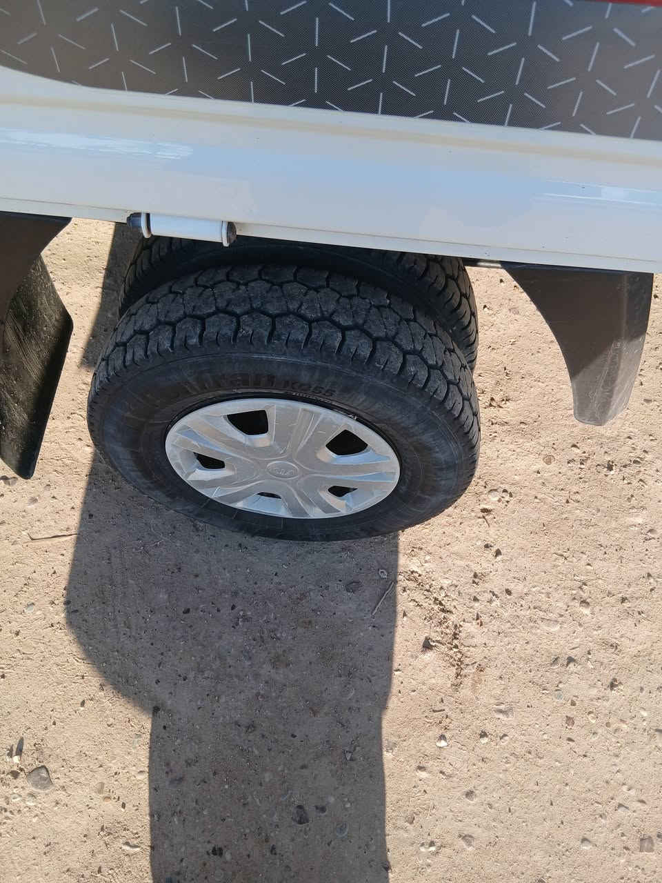 كيا حمل موديل 21 كير محرك مكفولات السيارة مكفوله بيه صبغ بجم مثل ما موضح بل سونار سنويه جديده المكان بغداد أبو غريب الحمدانية ابراهيم ابن علي  السعر 125 ورقه ***********/***********
