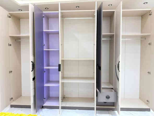 غرف نوم تركي 10 قطع كنتور 8ابواب طول الكنتور 3 متر و 30 سم الجربايه وي الكومديات 3 متر 
السرير مخزن جكات 
السعر مليون و 850 الف فقط 
للحجز والاستفسار راسلونا وات ساب ***********
      ***********
نقل وشد داخل مركز البصره مجاني توجد خدمه توصيل للاقضيه والنواحي والمحافظات الجنوبيه بأسعار مناسبة ملاحظه ما تدفع اي مبلغ قبل لا تنشد وتكمل ابيتك عليكم بس تنزيل الكراتين من السياره لداخل البيت
