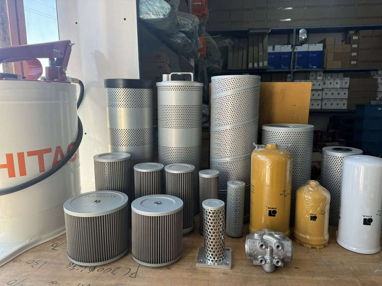 جميع فلاتر الهيدروليك والكاز للحفارات والشفلات متوفره كميه جمله بأسعار مناسبة 
مع خدمة التواصل لجميع مناطق العراق 
لتواصل خاص وعلى الواتساب 

0780 869 1478
