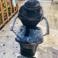 كرسي حلاقه البيع نضيف ماصارلي شهر من جايبه سعر 130 بي مجال مكاني بغداد...