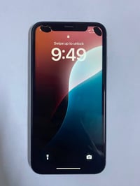 ايفون XR • مقفول • بقعتين بالشاشة
