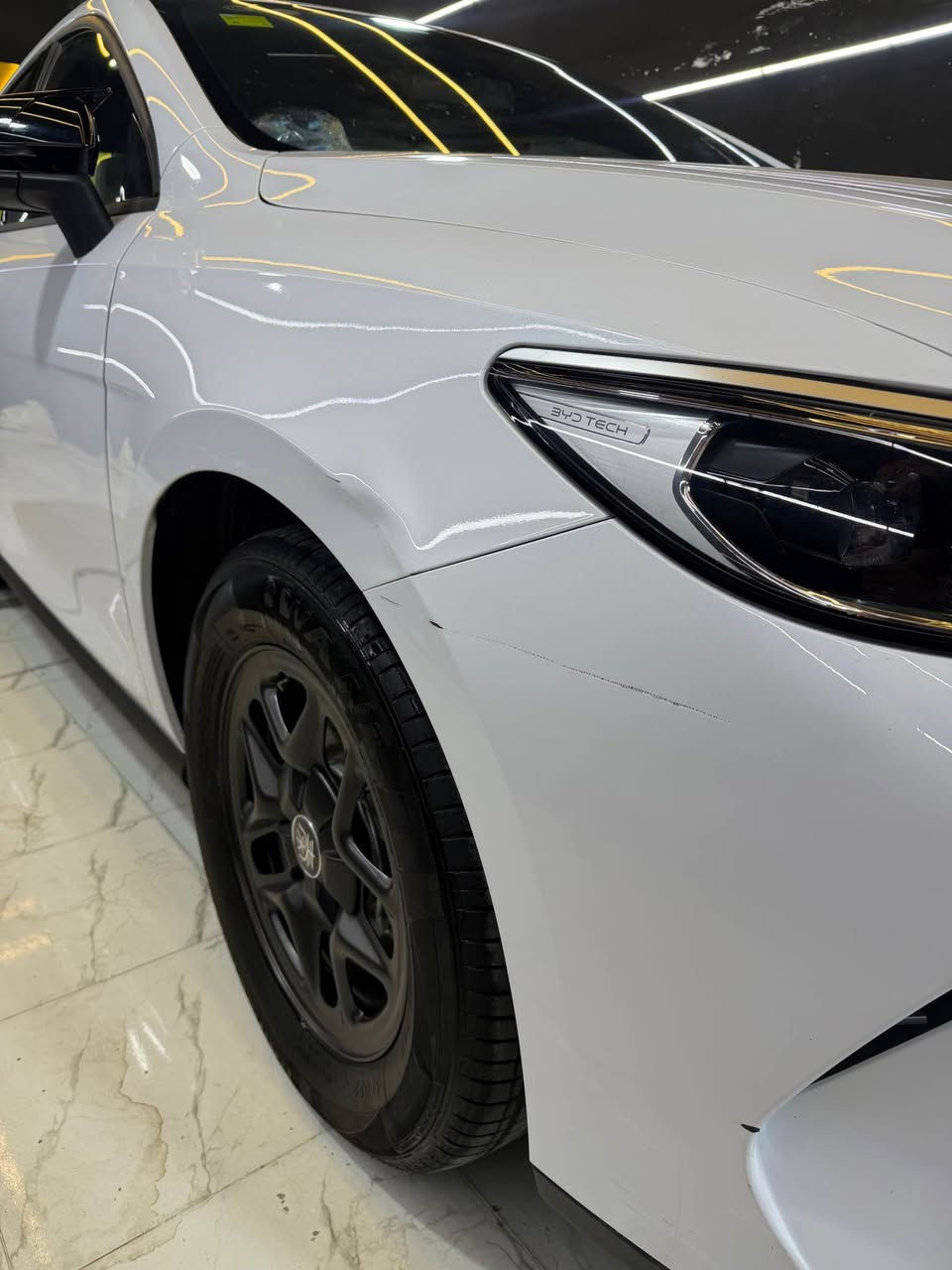BYD كن بلاس 
2025 
مكفولة فقط رصعة بالجاملغ الامامي اليسار موضح بالصورة 
بعدها بحالة الوكالة مقرم كامل تحويل ثاني يوم 
مكاني السيارة بغداد المنصور
للاستفسار /***********
***********
السعر 18 مليون و 100 بغداد, العراق

