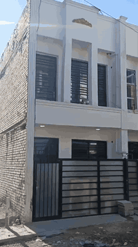 سلام عليكم للبيع بيت المساحة 50م الواجهة 4م 

البيت بناء (( طابوك )) طابقين البيت 2 غرف نوم 2 حمامين 

وصالة ومطبخ ومنور البيت كامل من أي نقص بيتونة وسطحين مطبگ شتايگر شغل درجة أولى خدمات كاملة مي كهرباء تبليط 

العنوان منطقة الدوانم بشارع بغداد 

قرار محكمة وكالة نسخة من سند مع مكاتبة وية صاحب الأرض

للأستفسار الأتصال واتساب موجود *********** 

( 57 ) مليون قابل للتفاوض 📞📞
