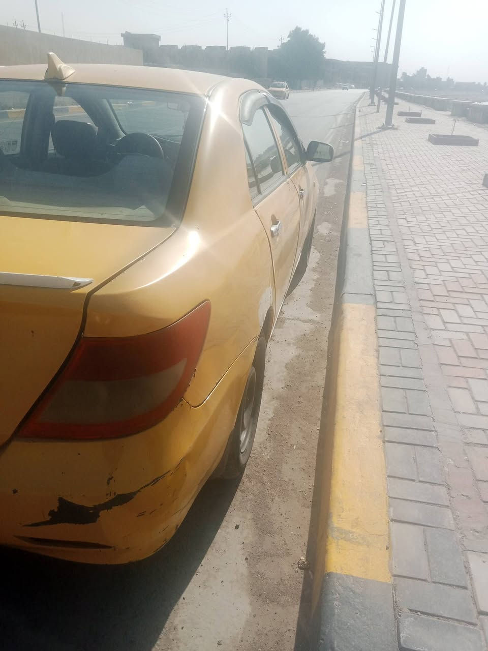 بي واي دي اف 3 موديل 10الكشر بي ملاحضات  تخم تاير جديد مو مال باله  باتري جديد تبريد ثلج حداديه 70بلميه كهربائيات كلها شغاله رقم بغداد مشروع وطني  مكان السياره الزعفرانيه ***********
