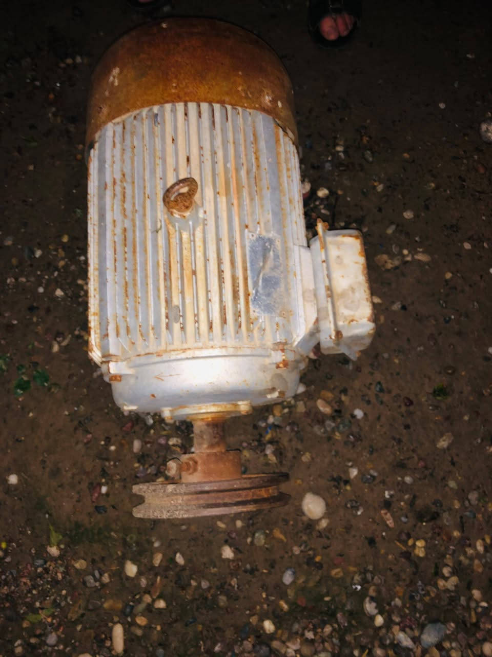 السلام عليكم ماطور تركي وضع شركه للبيع 20 احصان السعر المطلوب 500 التصال على الرقم ***********
