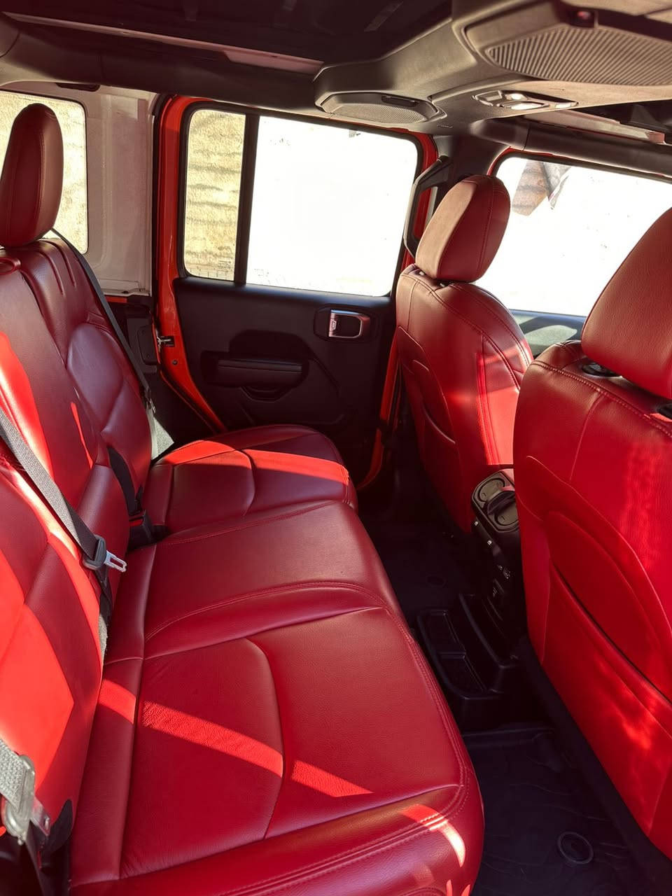 السلام عليكم للبيع او مرواس 

جيب رانكلر 4Xe وارد امريكي ماشيه 24 
#
#برتقالي مميز وداخل احمر بلادي #

1.قماره بانورما تنفتح كهرباء ع طول السياره
2.بصمه 
3.لوكير
4.كشافات 
6.شحن خارجي
7.بكلايت لد 
8. شاشه
9.سستم صوت دمام خلفي + امامي 
10.لايتات زنون هايلوجين
11.كشنات جلد داخل احمر بلادي 
12.سقص اسود بلادي 
13. تحكم استرين
14. ويل حجم 17
15. حساس خلفي
16.رادار جانبي 
17.تاير جبلي بلادي 

حادثها باب وجاملغ خلفي صبغ بدون ايرباك رقم بغداد السعر مكاني بغداد الدوره ***********
