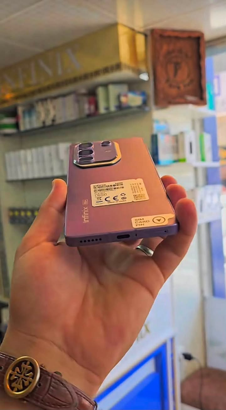 جهاز انفنكس نوت 50 برو
Infinix Note 50 Pro

شاشة اموليد جيدة بحجم 6.78 بوصة وتدعم معدل التحديث 144 هرتز.

ذاكره:256
عشوائيه:12+12
كل الالعاب:120فريم

كاميرا خلفية جيدة بدقة 50 ميجابكسل تدعم تقنية التثبيت البصري (OIS).

مقاوم للماء والغبار معيار ip4

معالج بدقة تصنيع 6 نانومتر.

بطارية كبيرة بسعة 5200 مللي أمبير.

شحن سريع ممتاز (بقدرة 90 واط).موجود بالعلبة 

دعم الشحن اللاسلكي المغناطيسي MagCharge (بقدرة 30 واط).موجود بالعلبة 

مزود بمستشعر لقياس تشبع الأكسجين في الدم ومعدل ضربات القلب.

مستشعر بصمة الأصابع مدمج في الشاشة.
كامل ملحقات كارتون شاحنه سماعات شاحنه لاسلكي 
مداخل صيانه 

السعر:300الف قفل


**إذا كنت صاحب هذا الإعلان وتريد حذفه لأي سبب، رجاءا أرسل رسالة إلى الدعم الفني**
