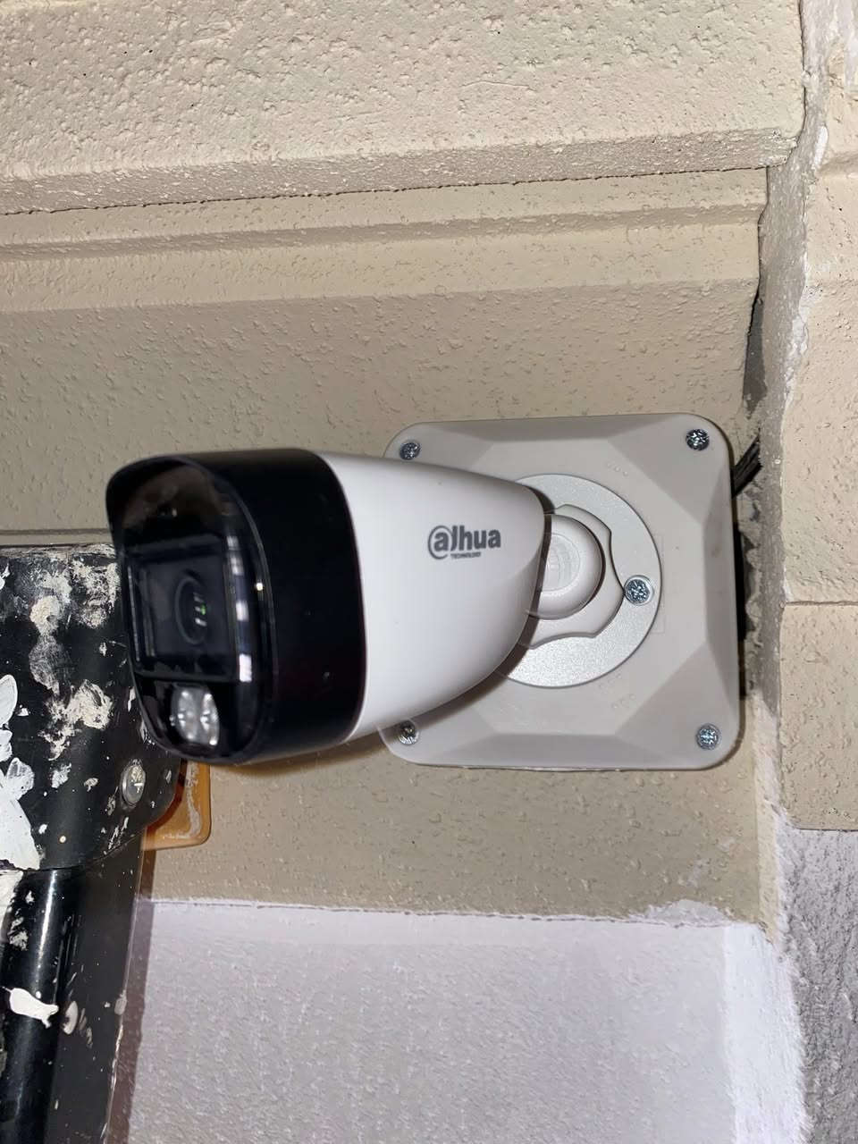 سكيورتي سنتر لكاميرات المراقبه العالم بعين واحده تراقب
عملنا في منطقه #البوعيثه تامين احدى المزارع بكاميرات 
داهوا الاصليه نظام انلوك حسب طلب الزبون الموقع مسلك مسبقا ولبعد المسافات تم استخدام محولات خارجيه لتعطي صوره واضحه بدون تقطيع تم استخدام كاميرات 2 ميكا صوت وصوره كلر فيو تم نقل الصوره بواسطه جهاز سبلتر وتقسيمها الى 3 شاشات وربط المنظومه على الهاتف والمشاهده 🌎
#تجهيز_تنصيب_اشراف
#للحجزاوالاستفسار_مراسله_الخاص
#سكيورتي_سنتر_الاول_دائما
#كشف_مجانا
#كاميرات


**إذا كنت صاحب هذا الإعلان وتريد حذفه لأي سبب، رجاءا أرسل رسالة إلى الدعم الفني**