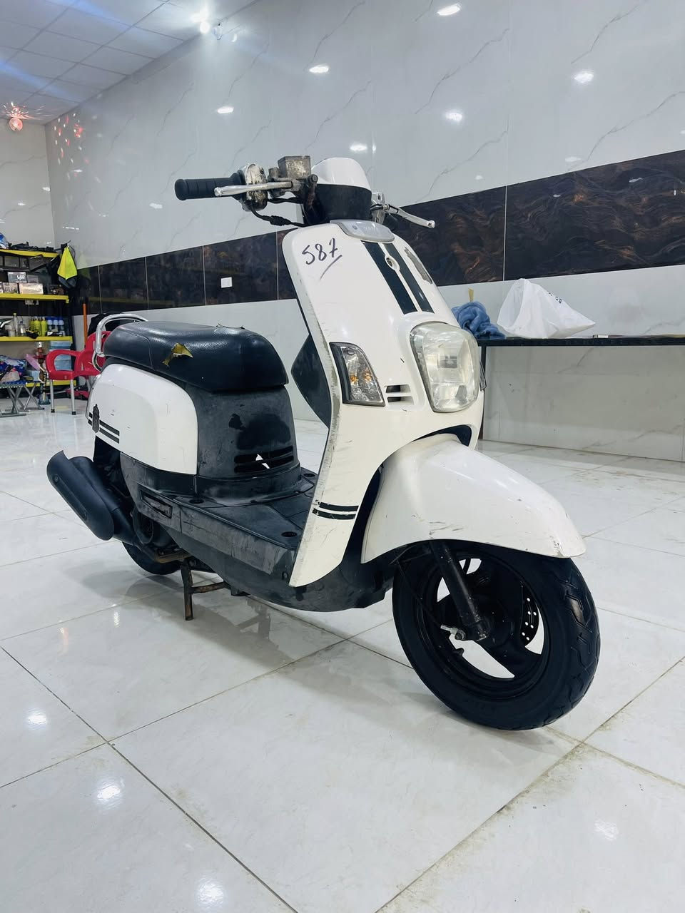 سعرها 850 وبيها مجال 
ماكس بوليس بعدها بحاله الوكاله 2008 شلعة ومعدل تشك الكاع 
مكينة ما مفتوحة على البلاد وشرط الفحص وين ما يعجبك تفحص افحص وخرسة الدراجة 
وكلها مختمة منطول الطول 
كله شغاله اي نقص ما بيها اوراق كاملة ومنفيس 
سلف كهربائيات منطول الطول كلهن شغالات 
دراجة حلوه ونضيفة وكاملة مكملة 
العنوان/ ميسان  / مغربة 
اتصل : ***********
