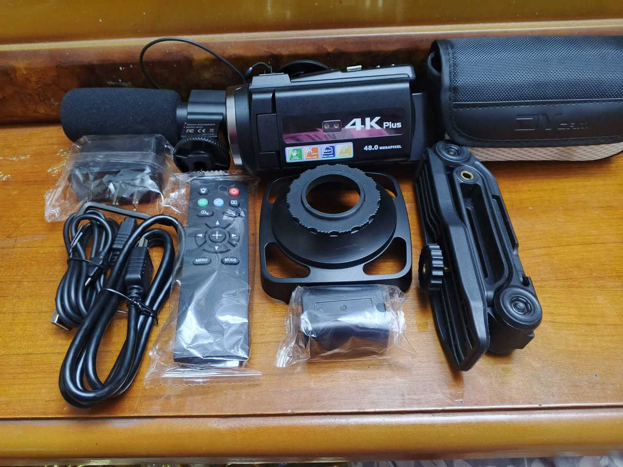 كامرة 4k plus  غنية عن التعريف جديدة غير مستخدمة بس مجرد فحص ملحقاتها دبل بطارية شاحنة ريمونت تحكم عن بعد مايك هود للعدسة حامل للكامرة كارتونة جنطة
تصويرها 48 ميگا بيكسل كامرة كلش حلوة 
السعر ١٧٥ الف وبيها مجال للشراي 
راسلني خاص وتدلل


**إذا كنت صاحب هذا الإعلان وتريد حذفه لأي سبب، رجاءا أرسل رسالة إلى الدعم الفني**