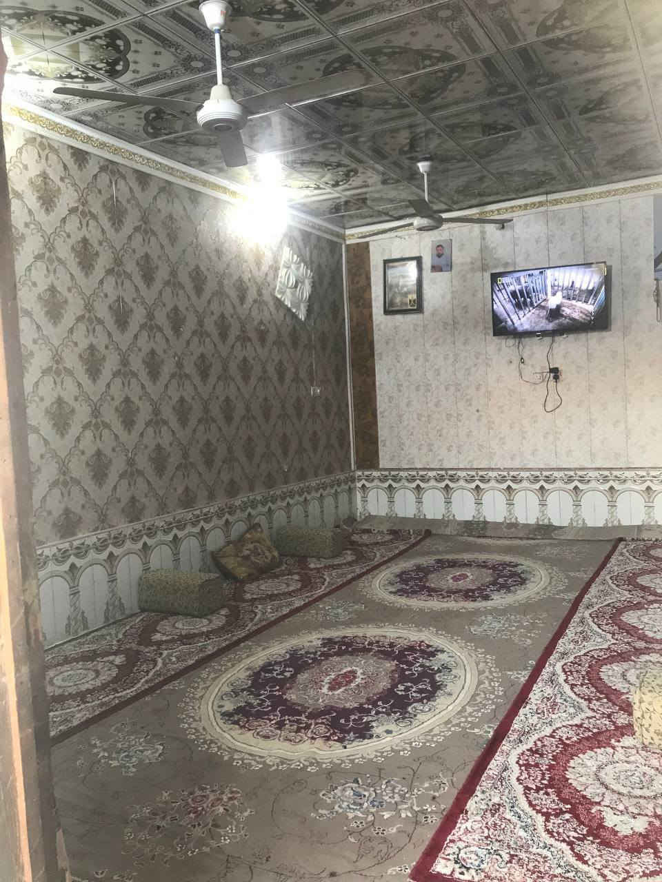 السلام عليكم يوجد بيت للبيع في صوب شاميه ب مساحه ميه وثلاثين متر يحتوي عله غرفتين وصاله  وديوان وخدماته تبليط ورصيف  ومدراس وكهرباء وماء ومجاري كل خدمات متوفره تبعد عن طريق ياحسين ميه متر وعن مجسر الاسكان ميه متر عنوانه منطقه الزعيلات للتواصل عبر الواتس أو أتصال ***********
