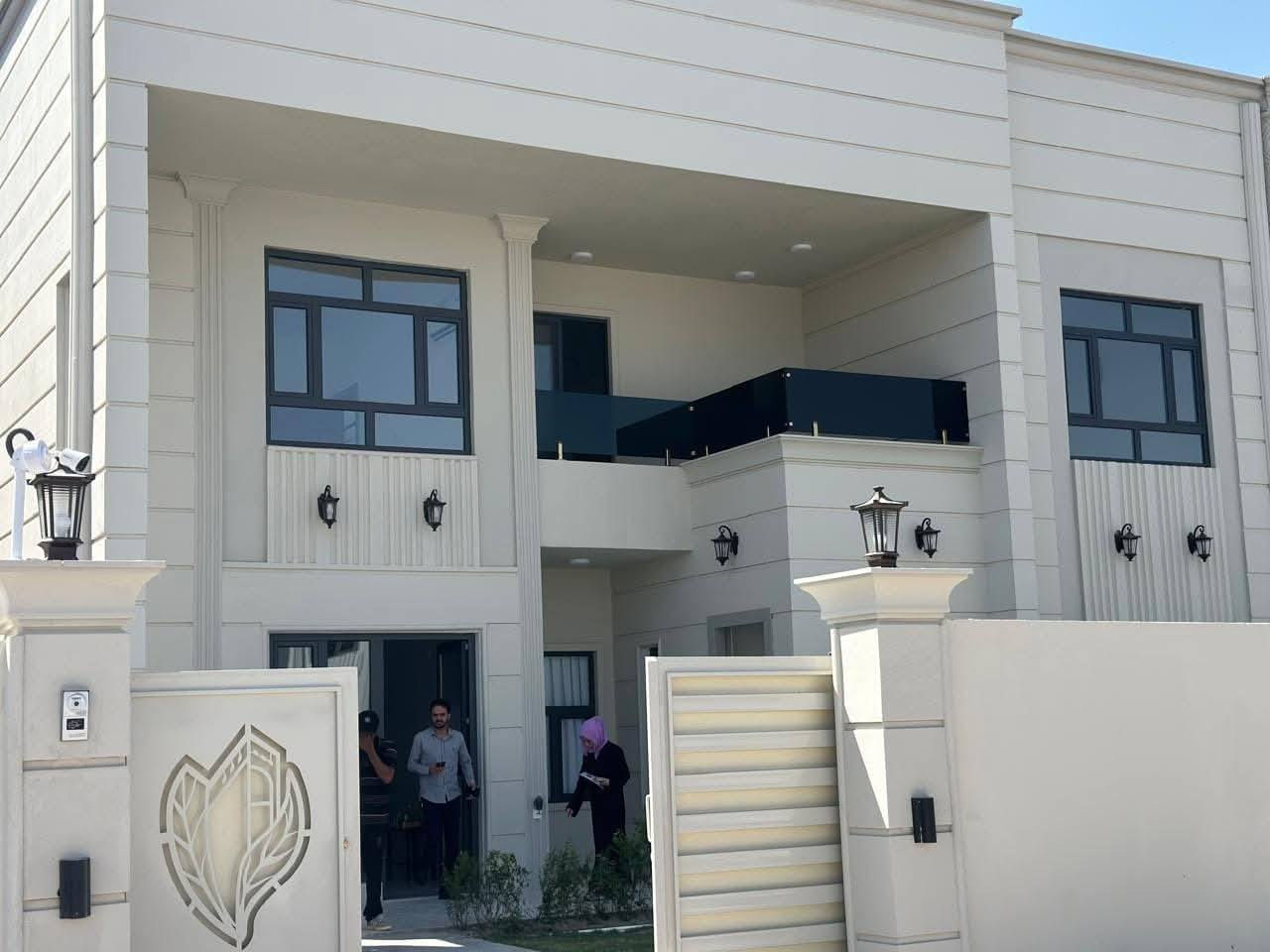 دار للبيع في مجمع الجنائن 
المساحه 300متر 
بلوك ٢ 
موقع مميز جدا عل الحديقه 
واصل دفعتين
سعر الشركه 275
يباع بتطلوعه
📞 للاستفسار: ***********
📍 العنوان: مجمع الأميرات، مقابل مجمع الكرار مكتب الجنائن للاستثمار العقاري-
