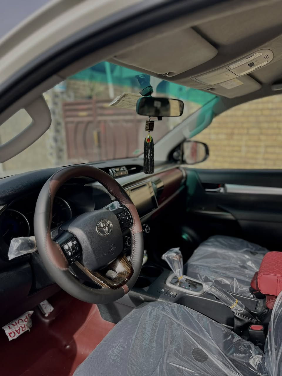 بسم الله الرحمن الرحيم
هايلوكس TRD موديل 2020 
ماشية 83 ألف سيارة جديدة
هزة وسنوية مجدده 2030 سيارة بسمي أربيل شرط التحويل بدون وكاله بيها بارد بالجاملغ الخلفي اثنينهن بسيطات
مكان السيارة بغداد 
السعر ٣١٥ وبيها مجال بسيط

***********
