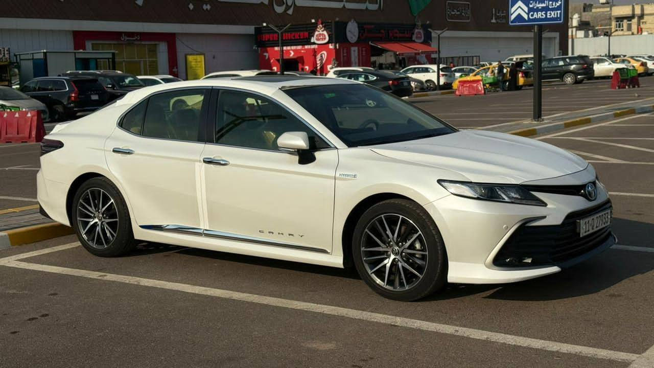 كامري GLE هايبرد ( خـليـجـي )
 عبد اللطيف جميل موديل2024

للبيع أو المراوس 
مواصفات ال gle معروفة:
بصمة
فتحة
بردة خلفية
حساسات امامي خلفي
داخل بيجي 
شاحن هاتف لاسلكي
اشاير بالمري
دخول ذكي 
اوتو هود 
إيفي مود 
 وبيها بعد شغلات

السيارة مكفولة ماشية ١٦ الف وبدون اي نقص الحمدالله السيارة نظفية بشكل استخدامي اليومي

السيارة نزلتها على ايدي من معرض بالاقساط مصرف الرافدين استقطاع مباشر من الماستر وليس تسليم يد وحتى الكفيل مال سيارة موظف ف اني أتكفل بالتسديد والشاري نسويلة وكالة عامة مطلقة بالسيارة أحقية البيع والشراء حالها حال اي سيارة اربيلية وكالة بس يبقى إذا ردت تحول السيارة الة تنتهي فترة تسديدها

وإذا معجبتك السيارة او سعرها تروحلك فدوة الف سيارة

باقي التفاصيل ***********
