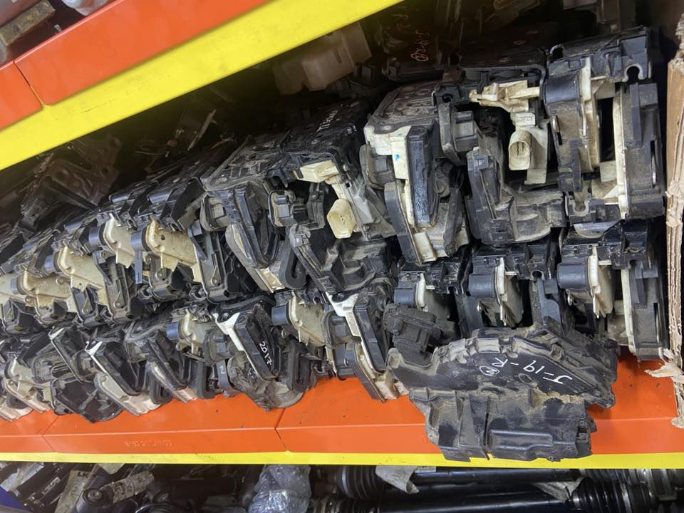 ليظفر ماطور جام لجميع  سيارات فولكس واكن
قفل باب فولكس واكن عام 
العنوان أربيل صناعة الشمالية 
***********
***********
