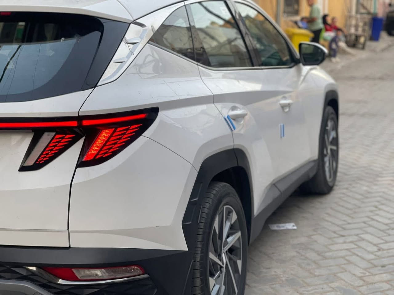 السلام وعليكم للبيع توسان خليجي 2023  ماشيه السياره 35 بعدها بنايلون الشركه جديده ما متعوبه بيها  كرت صغير بل جاملغ فقط لباقي كفاله عامه السياره كير مكينه صدر   مكاني بغداد مدينه الصدر *********** السعر 200 بي مجال بسيط
