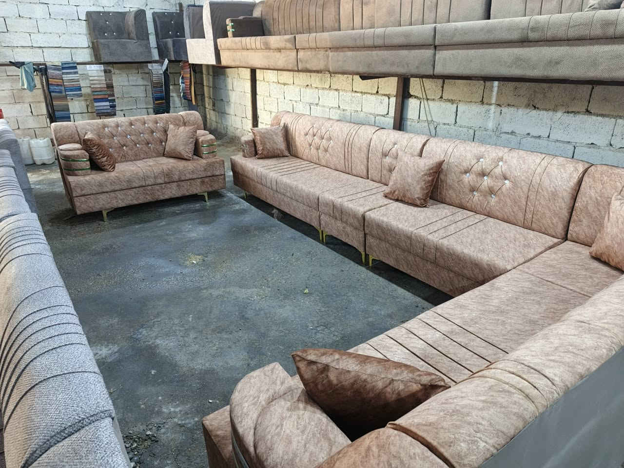 يا الله العنوان بغداد المحمودية تقاطع أبو شمع يتوفر لدينا جميع لقياسات ((***********))
